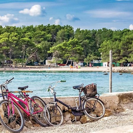 Lovely Apartment In Krk With Kitchen Brzac エクステリア 写真