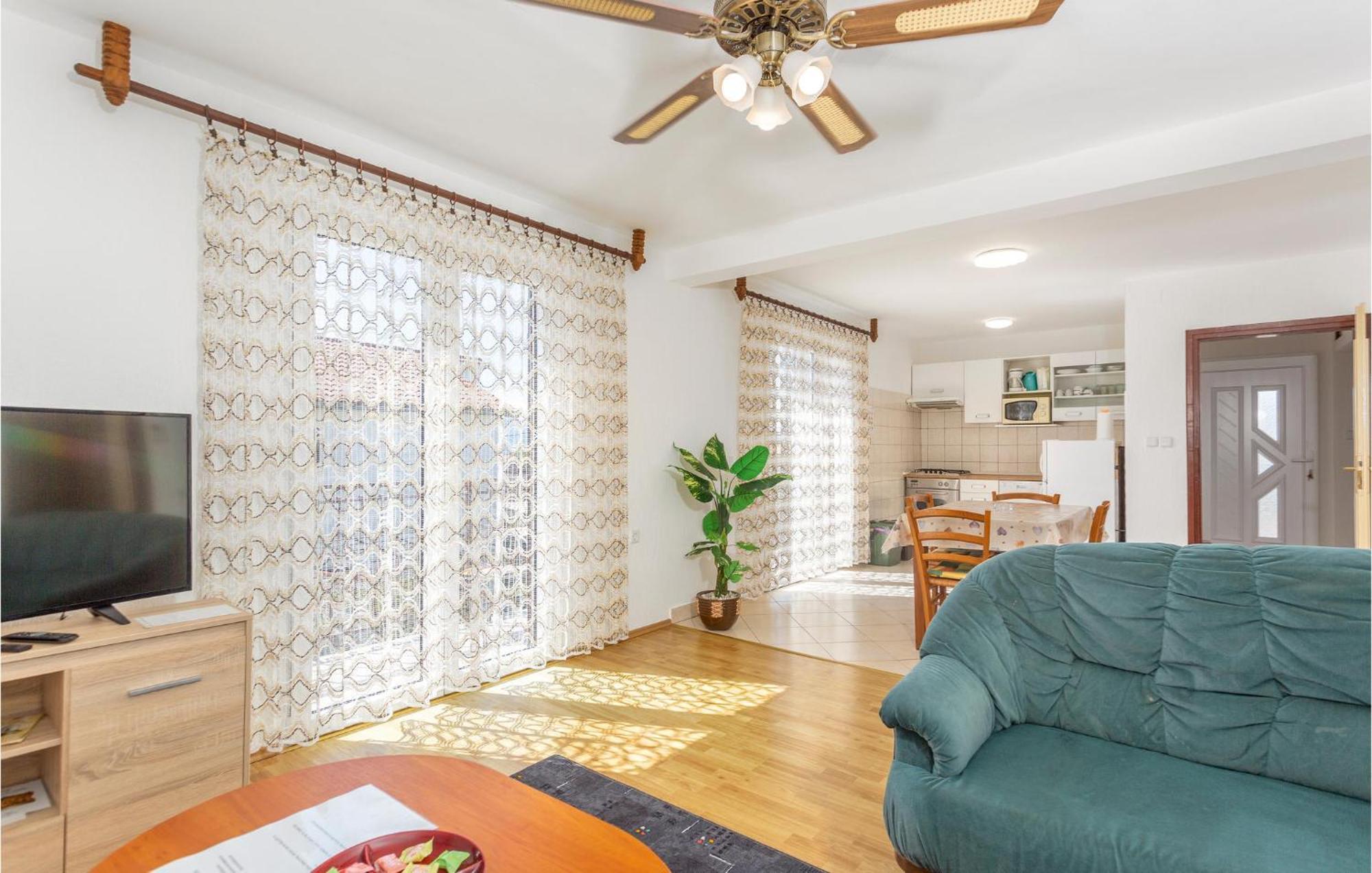 Lovely Apartment In Krk With Kitchen Brzac エクステリア 写真