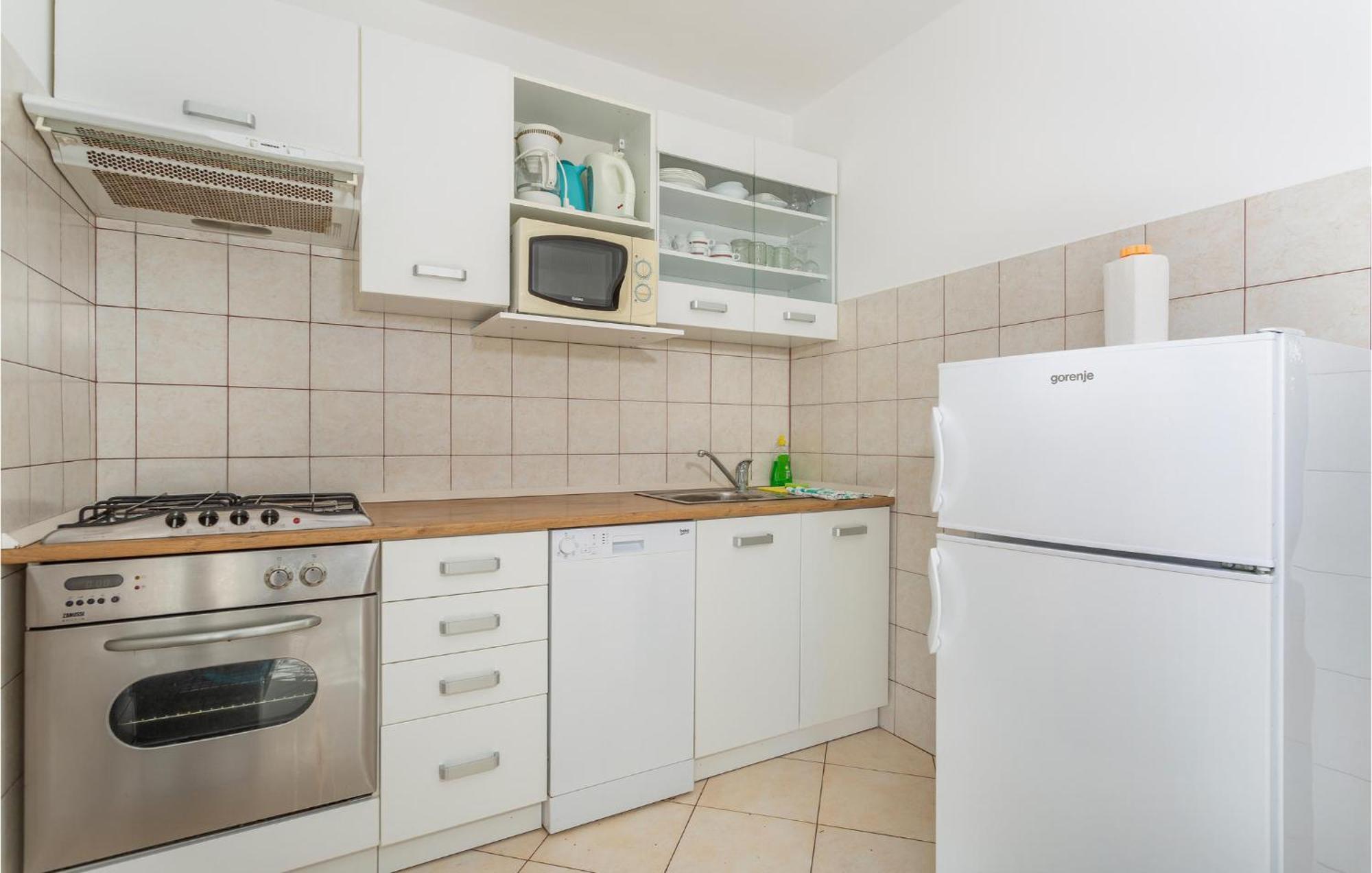 Lovely Apartment In Krk With Kitchen Brzac エクステリア 写真