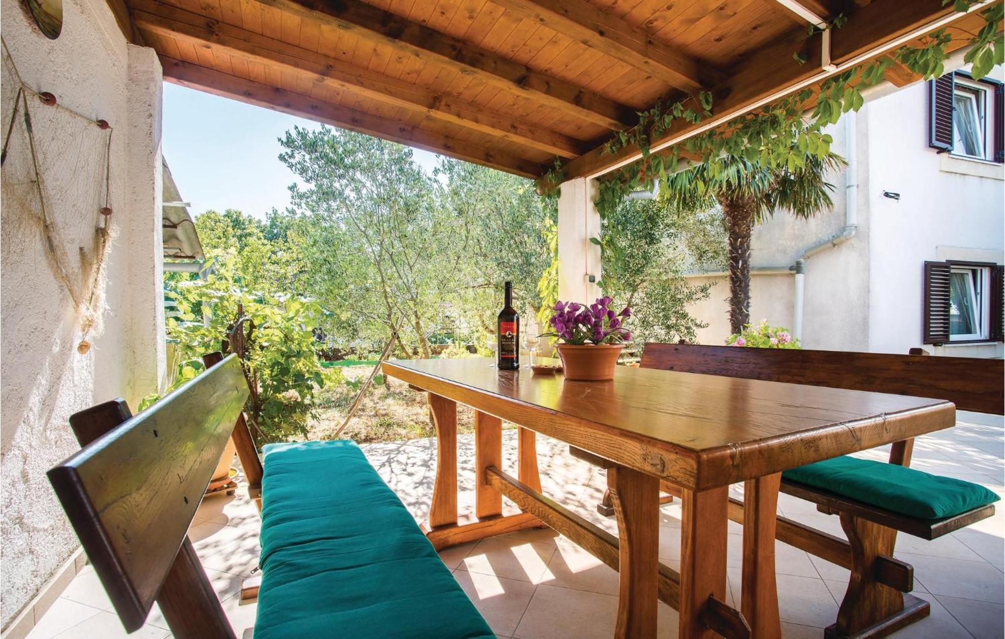 Lovely Apartment In Krk With Kitchen Brzac エクステリア 写真
