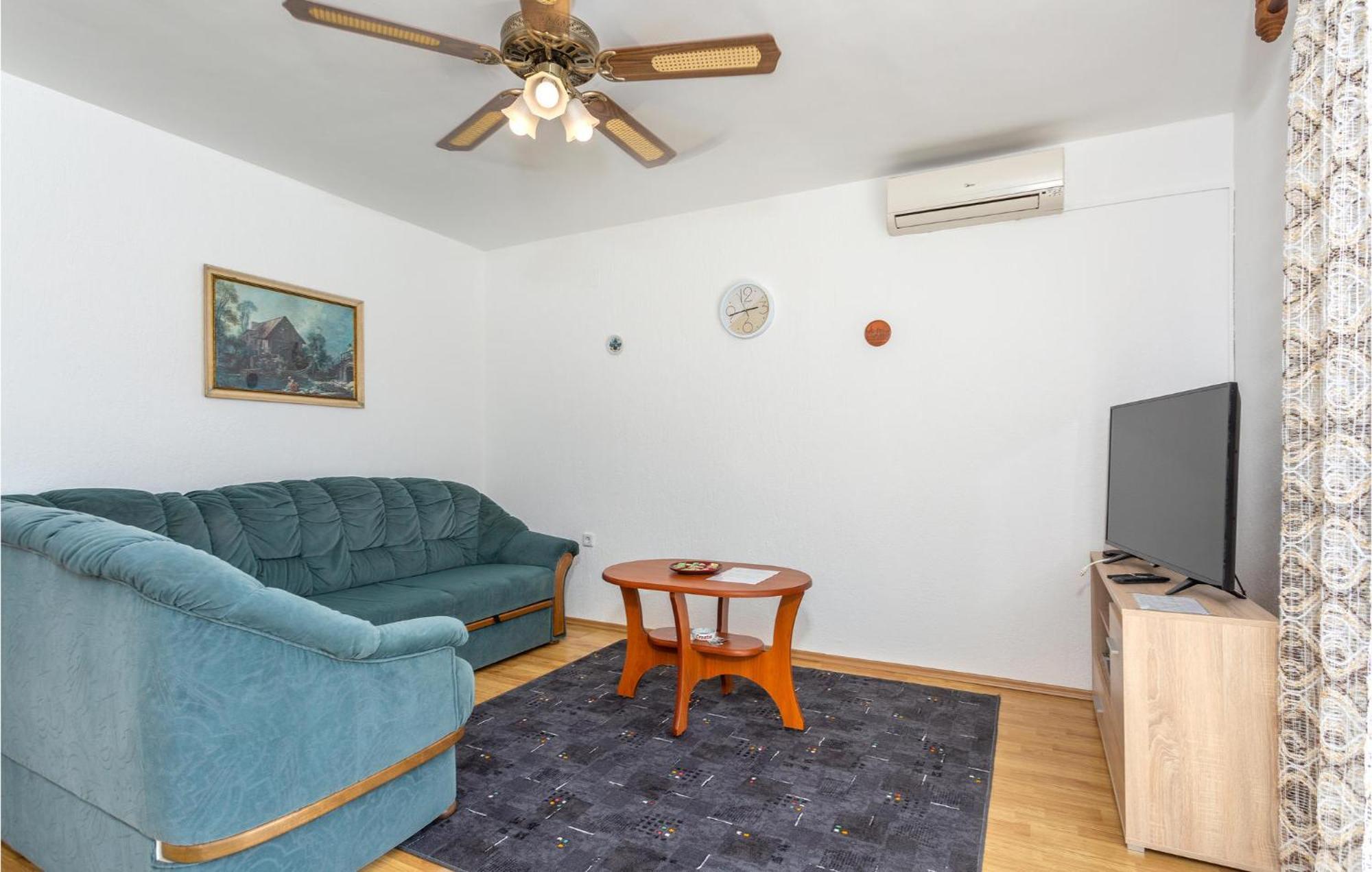 Lovely Apartment In Krk With Kitchen Brzac エクステリア 写真
