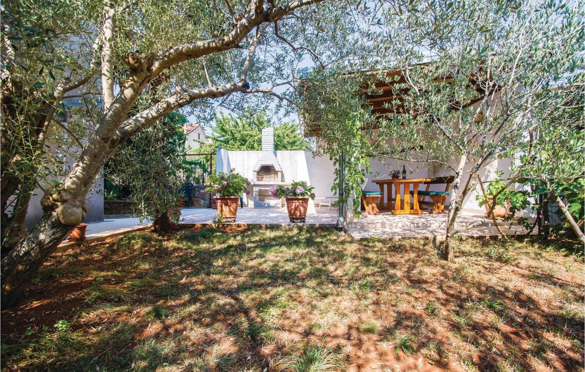Lovely Apartment In Krk With Kitchen Brzac エクステリア 写真